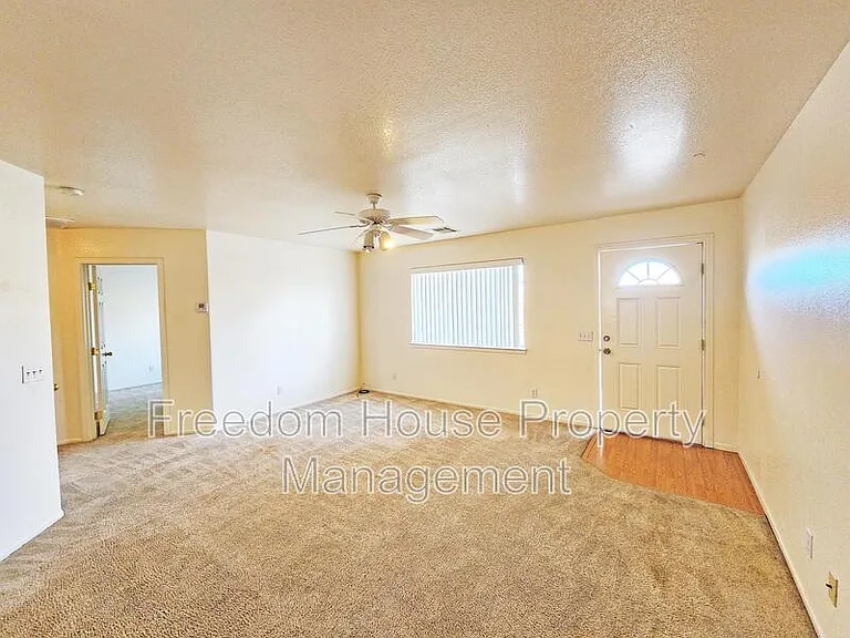 1850 Pershing Ave — Photo 4