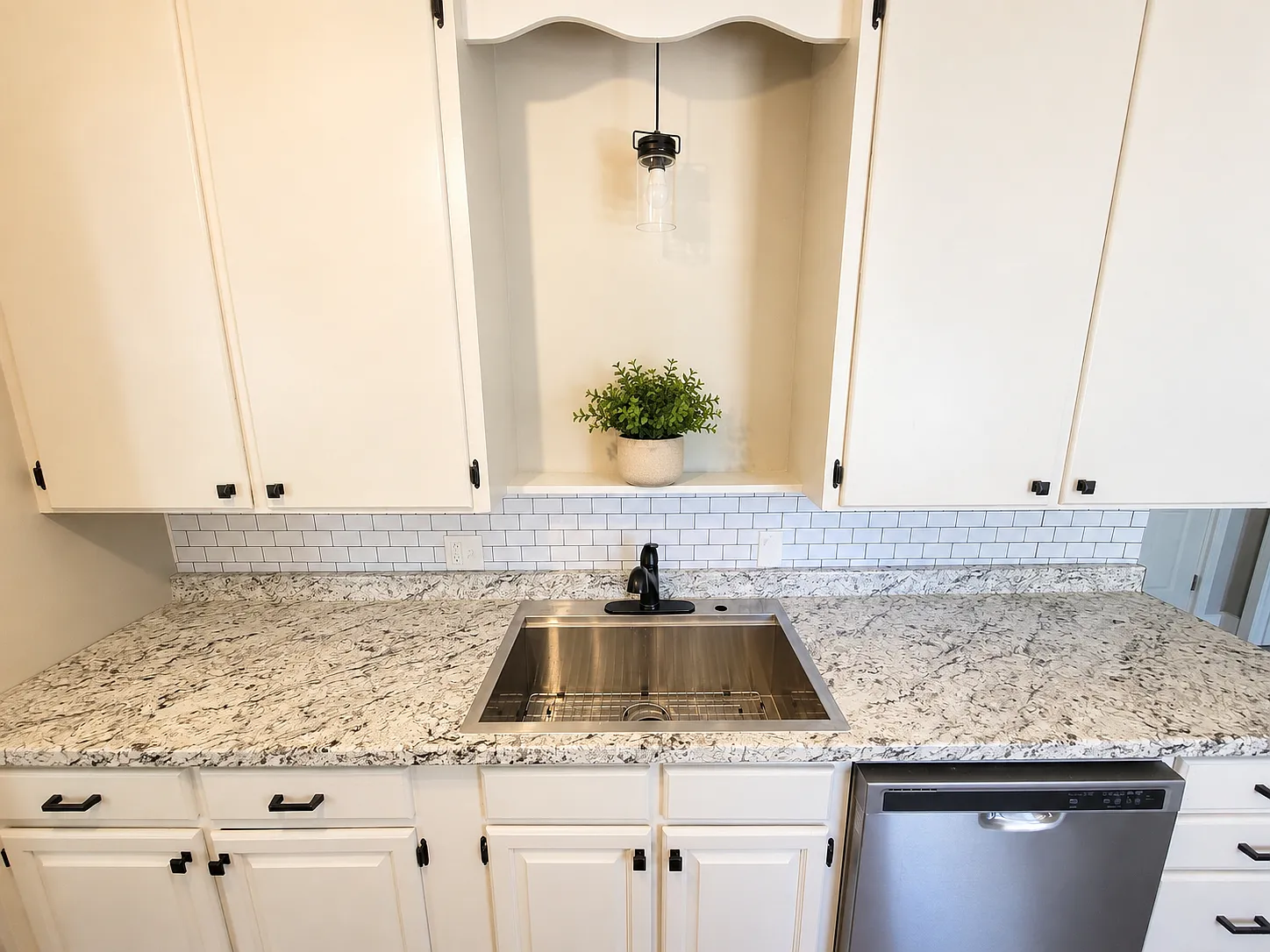 4 bed, 1375 sqft, $2,150 — Photo 3