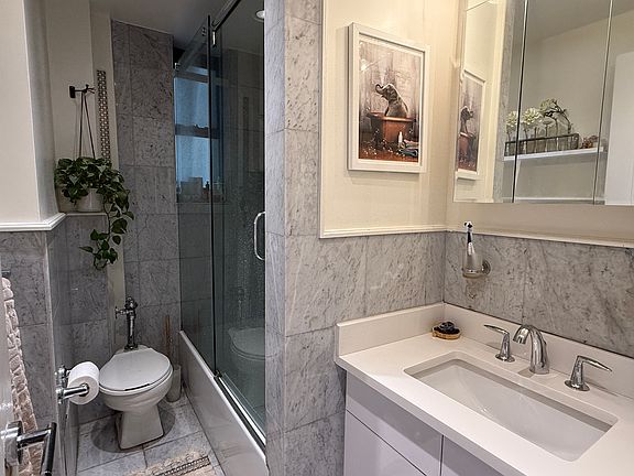 4th image of 25 W 68th St #6H
