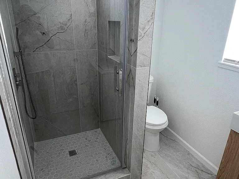 305 Warner St #A — Photo 8