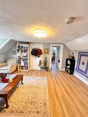 51 Beacon St Photo 1