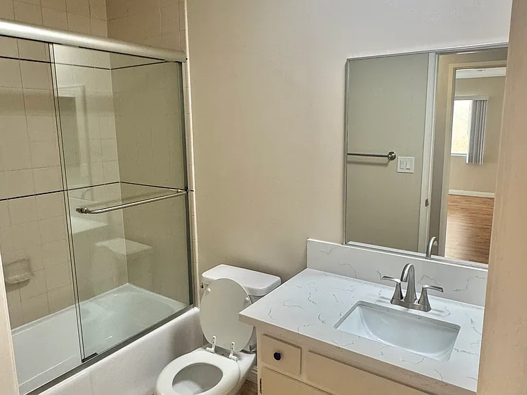 2014 S Bentley Ave #202 — Photo 15