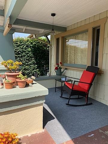 1st image of 2524 De La Vina St #2