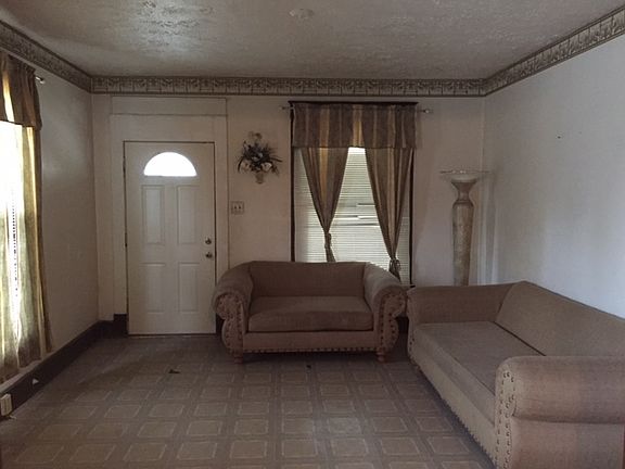 4th image of 2905 Winthrop Ave