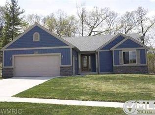 4828 Winston Hill Dr NE, Grand Rapids, MI 49525