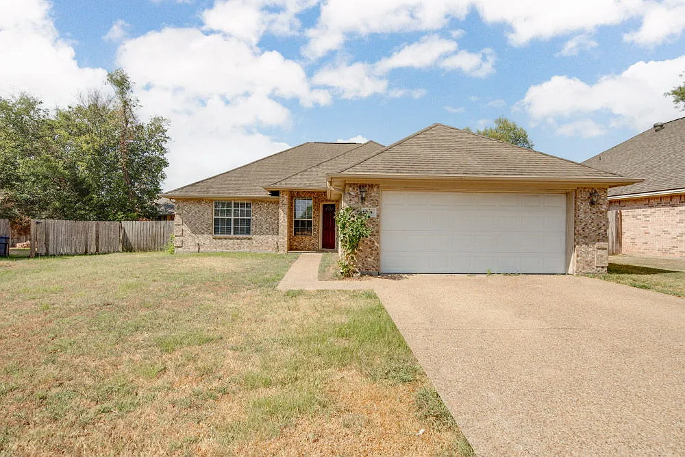 4 bed, 1508 sqft, $1,800 — Photo 1