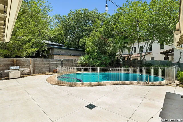 102 Nacogdoches Rd — Photo 26
