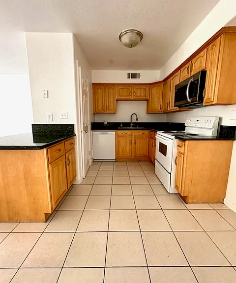 1715 W Clinton Ave #122 — Photo 2