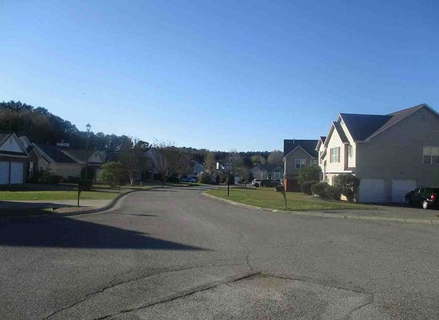Exterior Neighborhood (street photo)