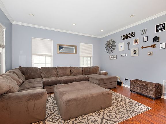 2nd image of 2730 Savoy Ln