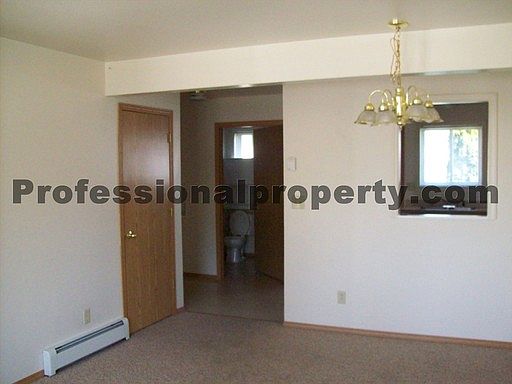 2nd image of 840 Marshall St APT B