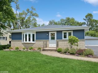 345 Catalpa Ave, Roselle, IL 60172