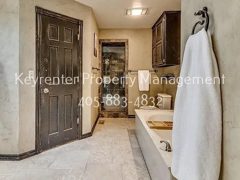 1408 Fox View Ct — Photo 16
