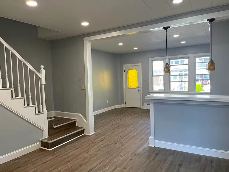 610 S Bergen St — Photo 2