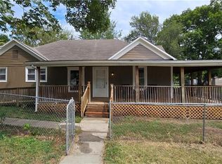 210 W Miami St, Paola, KS 66071
