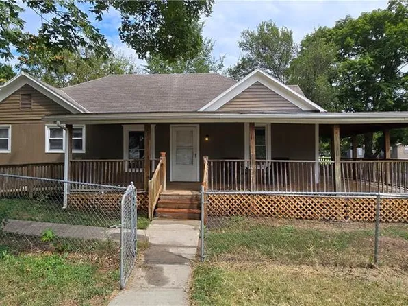 210 W Miami St, Paola, KS 66071