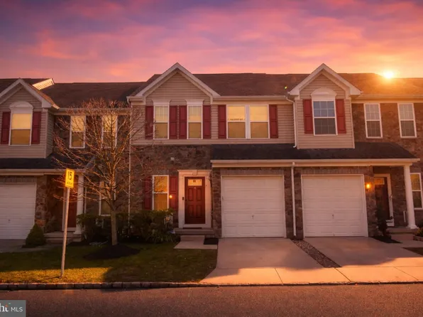 7 Franklin Cir, Somerdale, NJ 08083