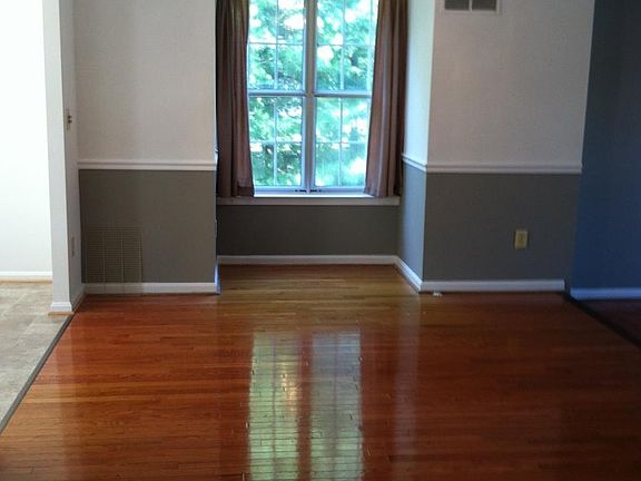 3rd image of 46595 Carriage Ct