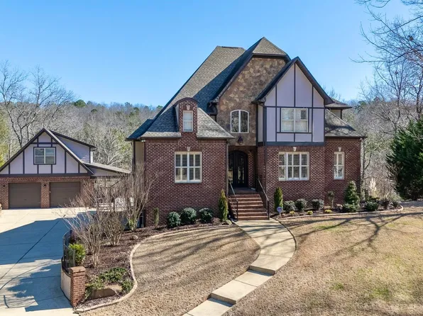 8233 Carrington Dr, Trussville, AL 35173