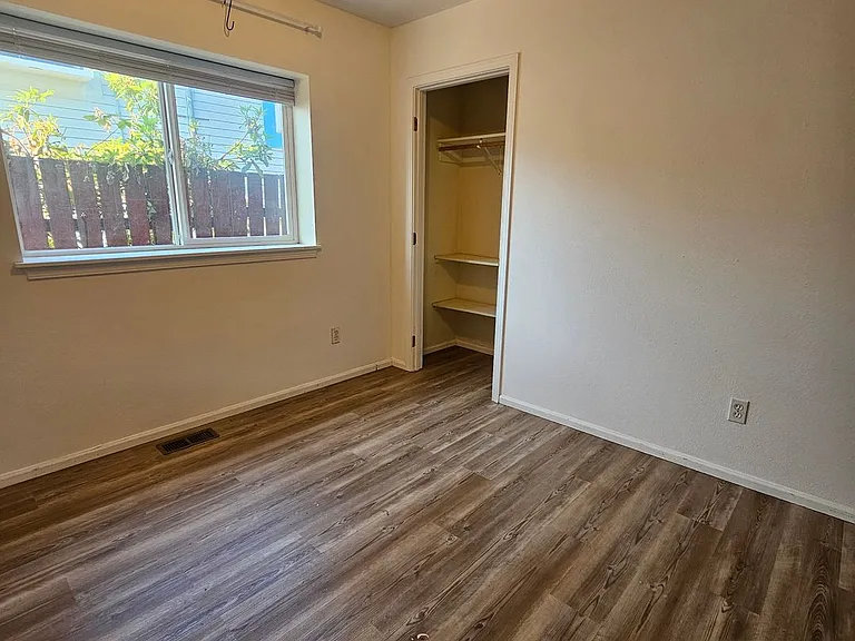 1143 Naval Ave — Photo 6