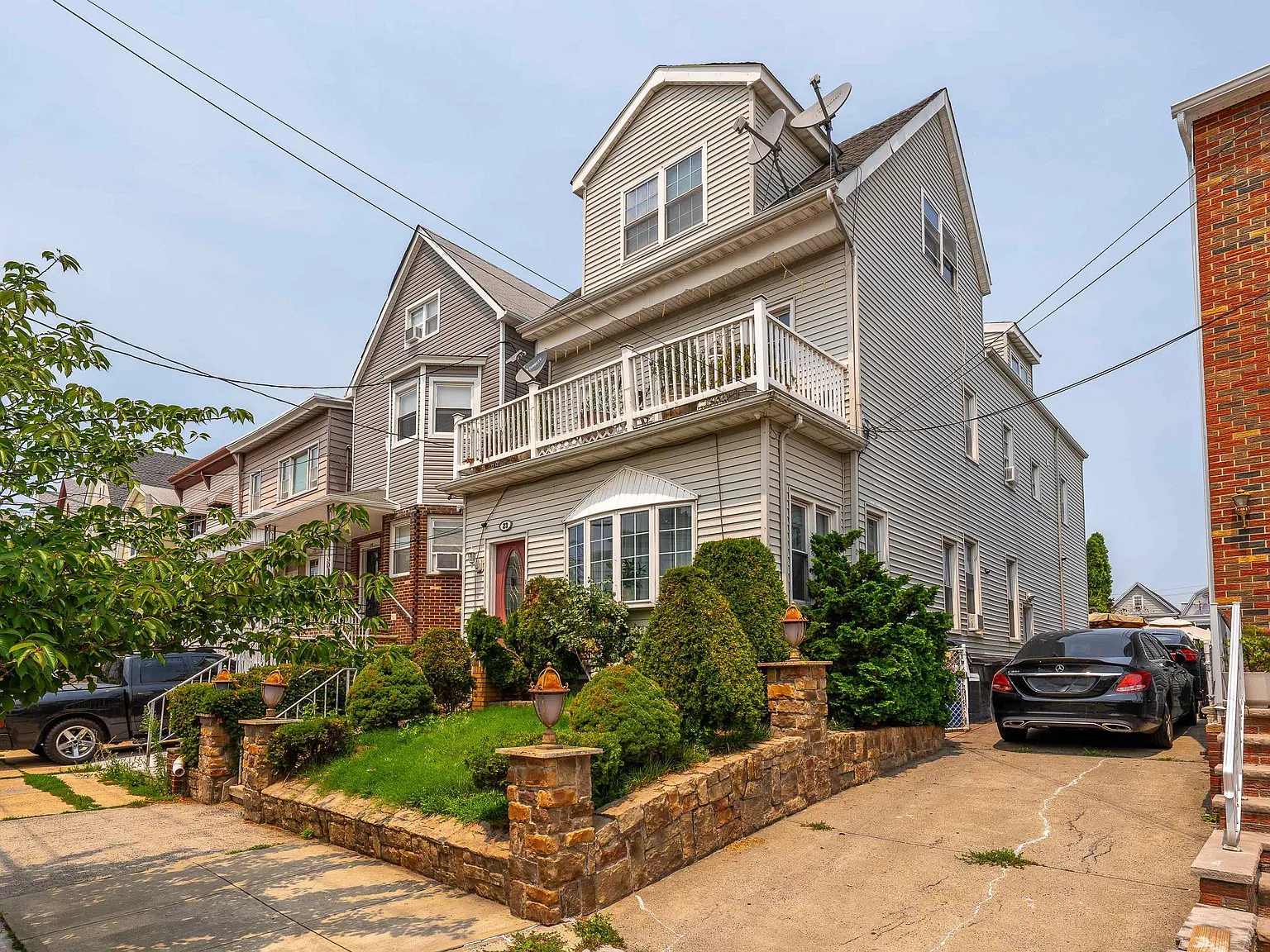 2 bed, 1.0 bath, $2,300 — Photo 2