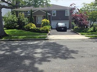 39 Halyard Rd, Valley Stream, NY 11581