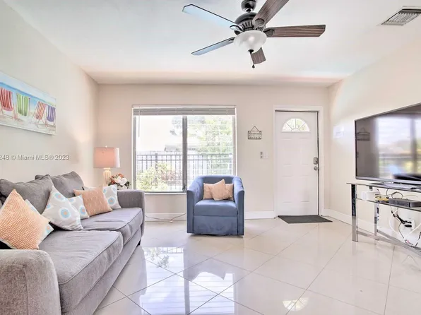 955 NE 40th St, Oakland Park, FL 33334
