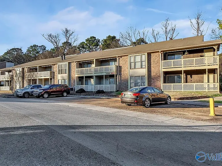 4952 Seven Pine Cir #4952 — Photo 1