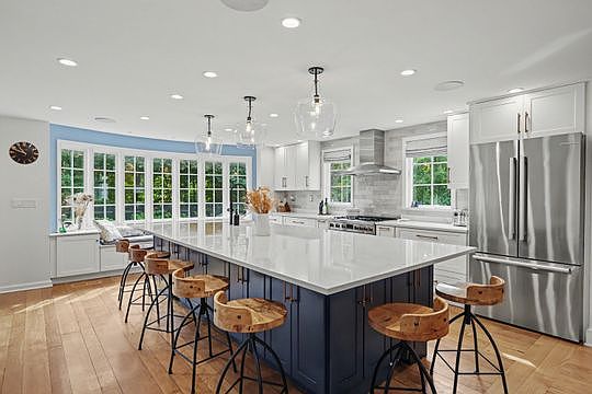 5th image of 211 Laurel Rd