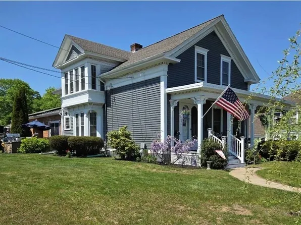 35 Fairview Ave, West Warwick, RI 02893