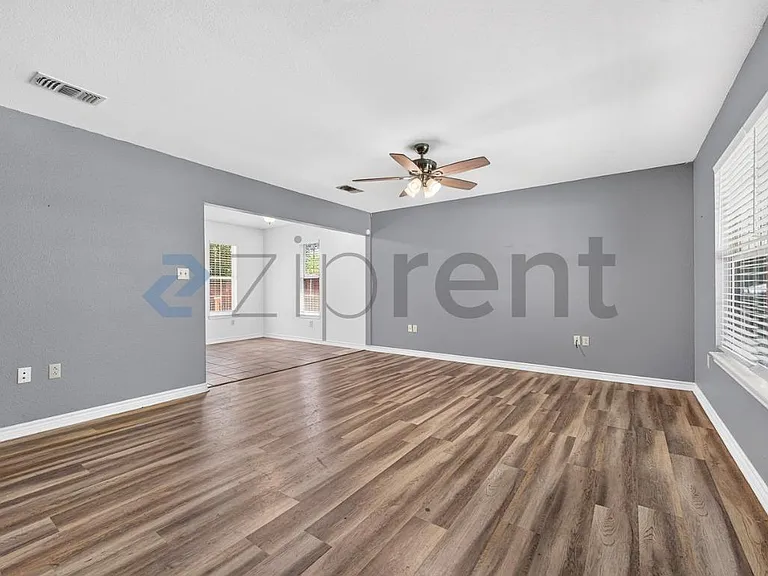 940 Chase St — Photo 9