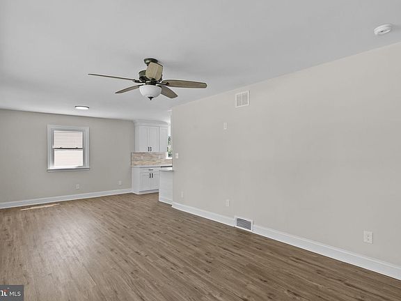 3rd image of 1105 Sunset Dr