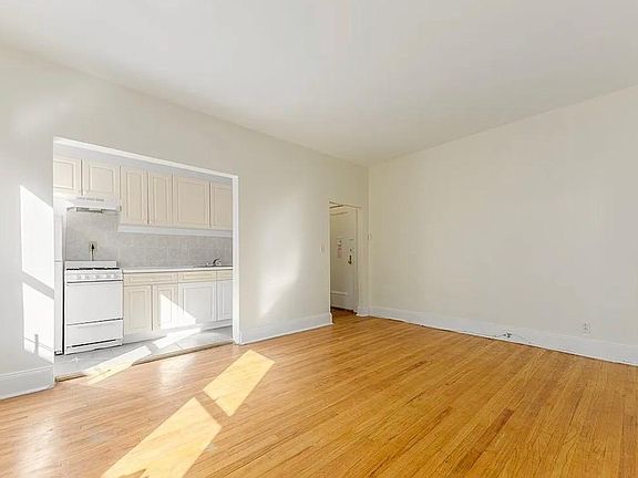 3rd image of 483 Ocean Pkwy APT 2c