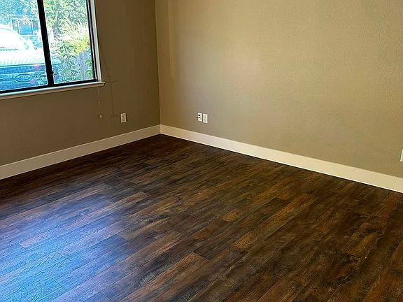 3rd image of 40 College St APT A