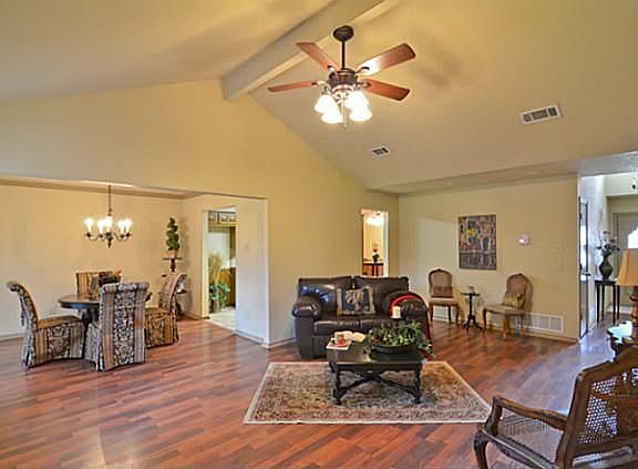 4th image of 6004 Paradise Dr