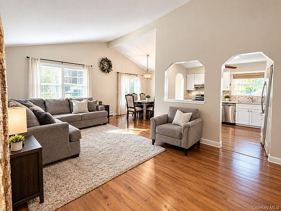 3rd image of 28 Yaphank Avenue