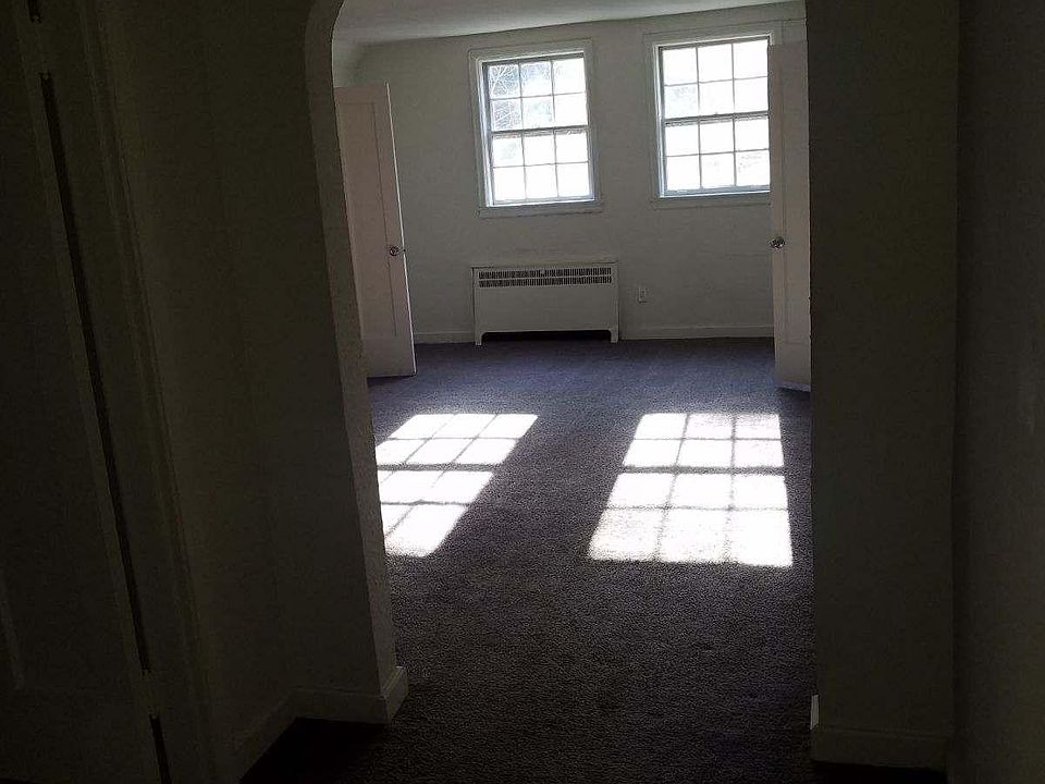 1st image of 973 Debbe Ln APT 1