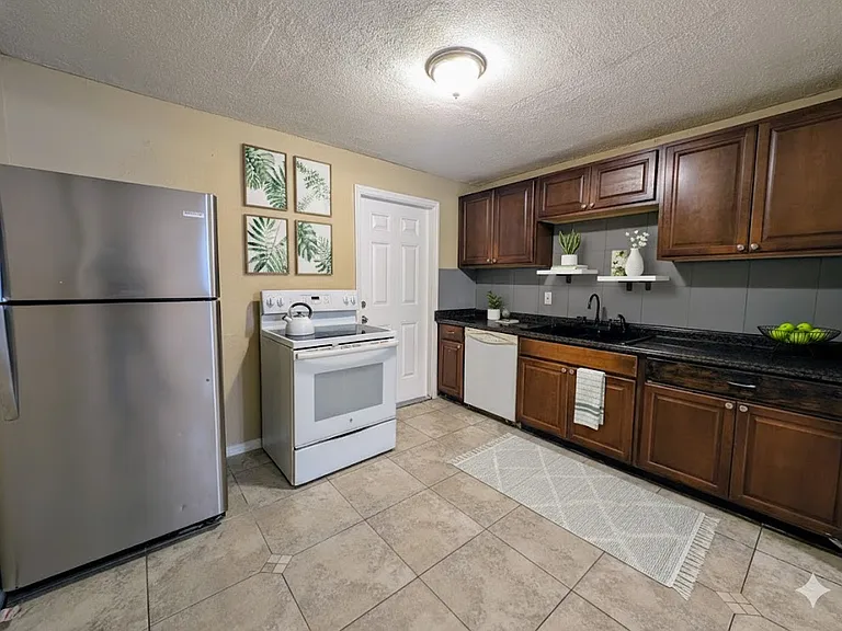 14912 Pinecrest Rd — Photo 3