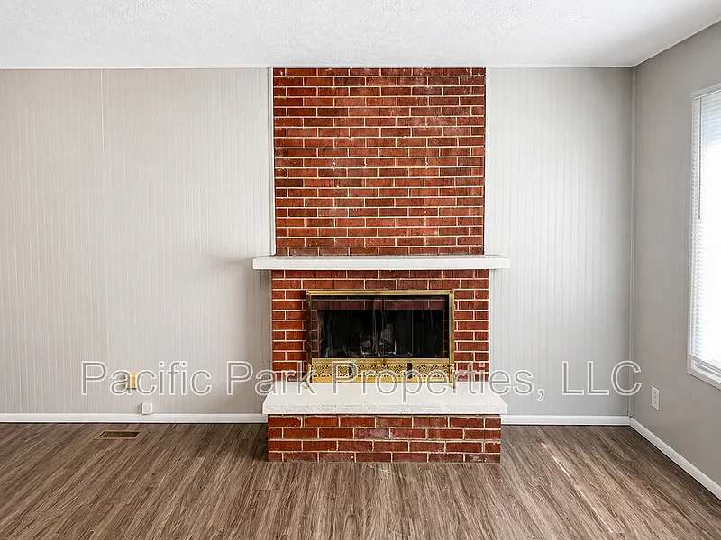 3 bed, 1.0 bath, 1073 sqft, $1,395 — Photo 4