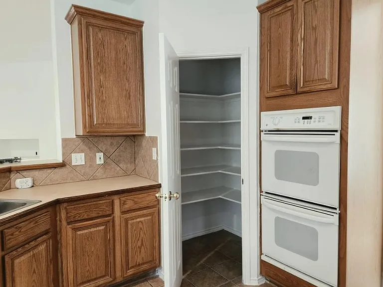 2040 Londonderry Dr — Photo 11