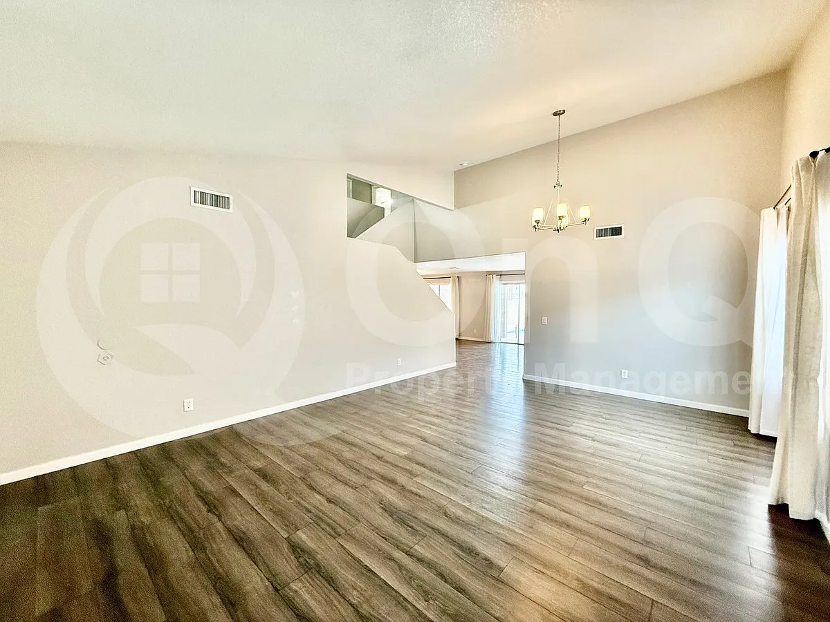 4 bed, 2.5 bath, 1999 sqft, $2,595 — Photo 4