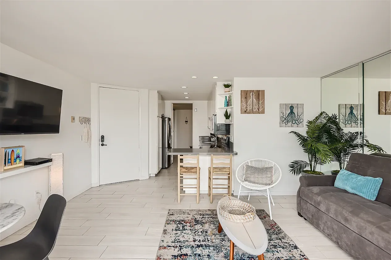 725 Redondo Ct — Photo 4
