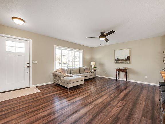 4th image of 2605 W Fairview Ln