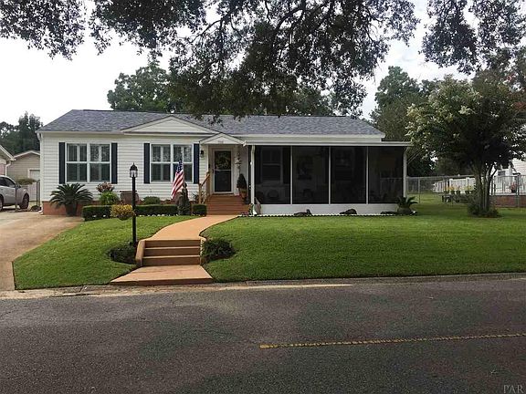 2nd image of 315 NW Syrcle Dr