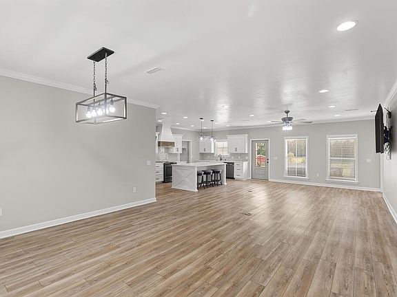 2nd image of 2020 Middleton Rd