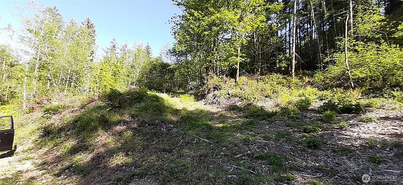 2nd image of 301 NE WJ Way