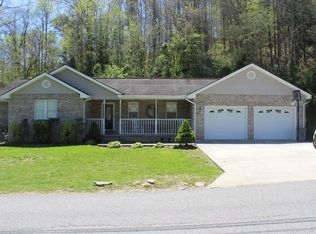 423 Eagle Bluff Rd, Jacksboro, TN 37757