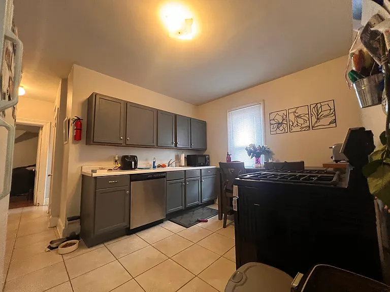 1529 N Van Buren St — Photo 2