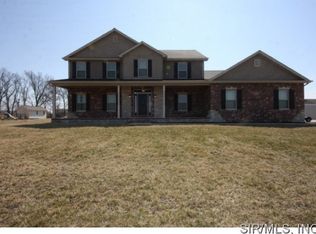 4536 Baywood Ln, Smithton, IL 62285
