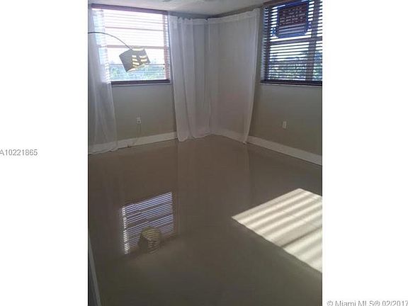 4th image of 1145 Normandy Dr #400